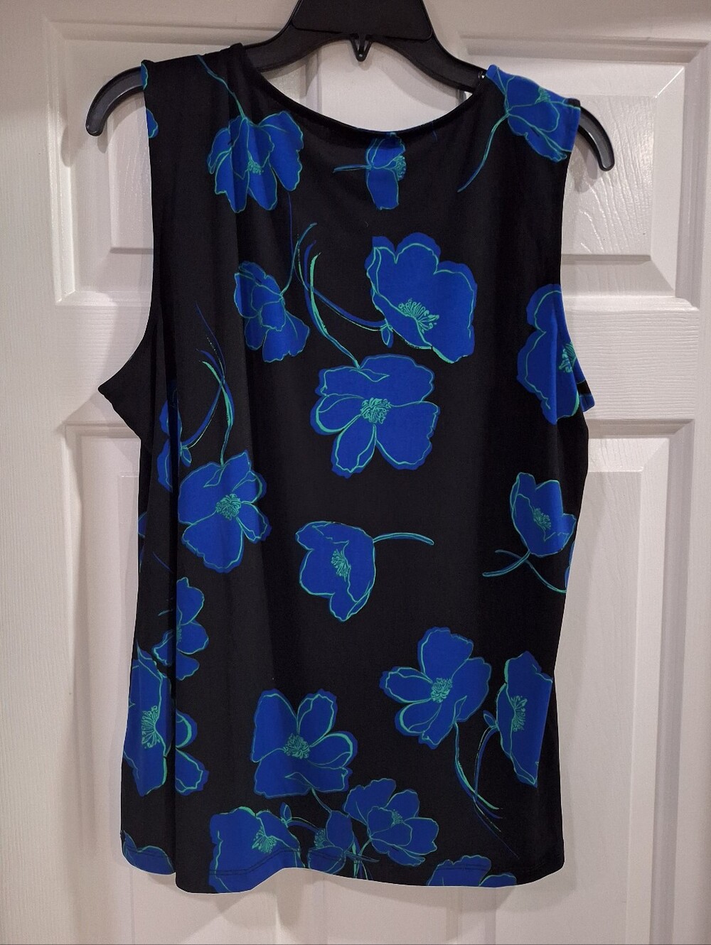 Liz Claiborne Black Sleeveless Top with Blue Floral Print - Picture 3 of 3